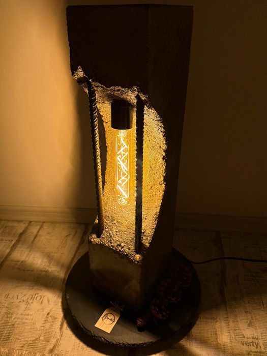Lampă din beton armat – 60 cm, design brutalist industrial