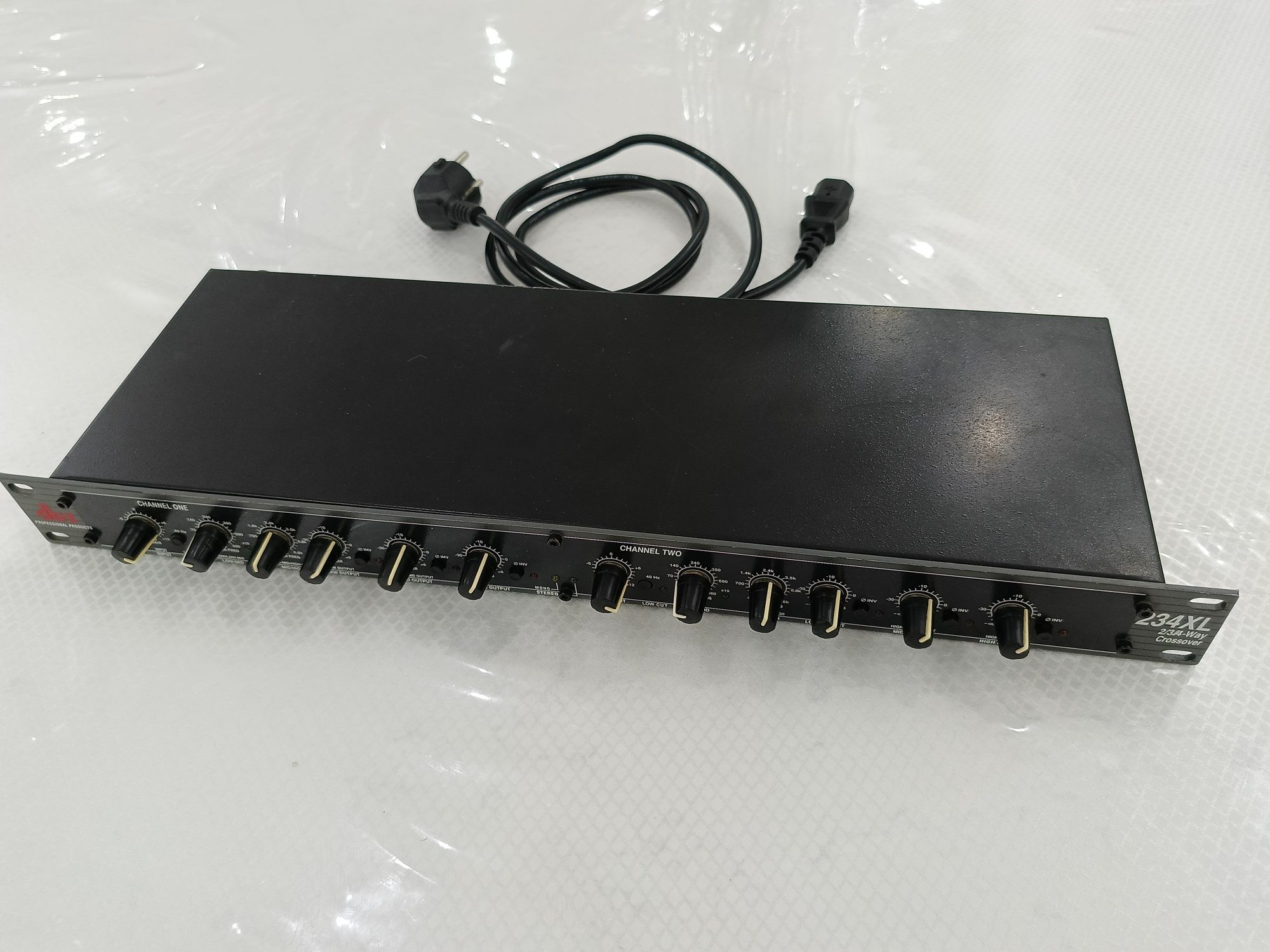 Кроссовер dbx 234XL