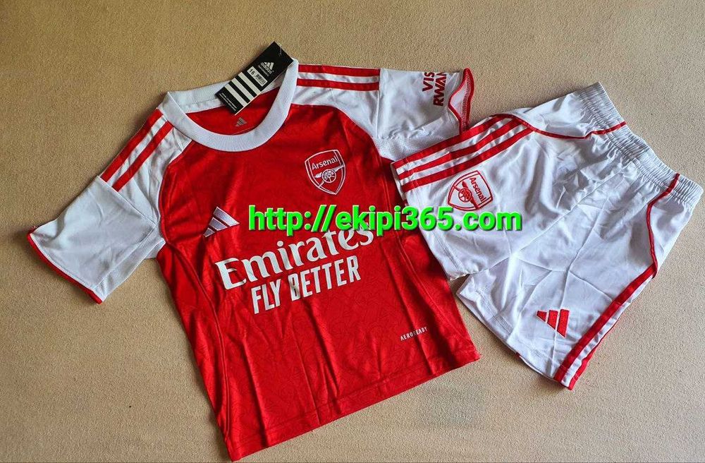 Арсенал титулярен детски футболен екип 2025/26