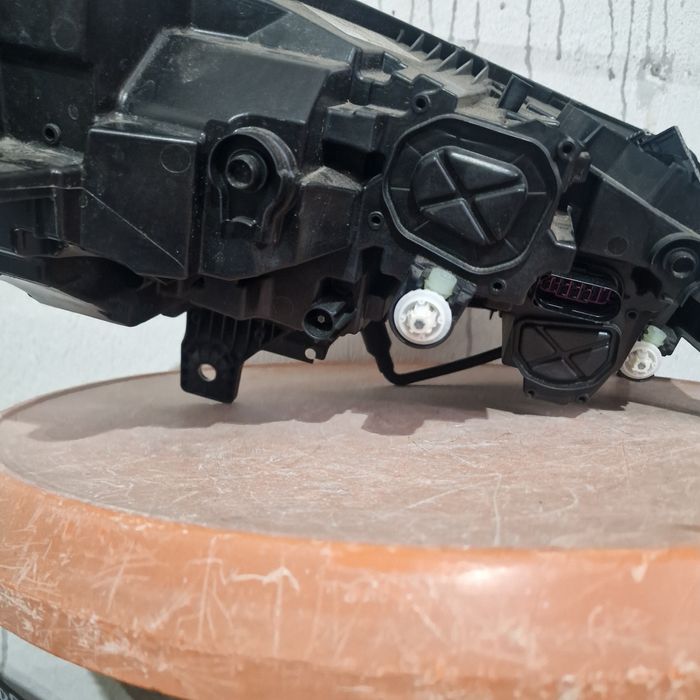 Skoda Enyaq 2022 ляв и десен фар