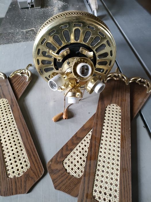 Люстра с вентилятором на запчасти