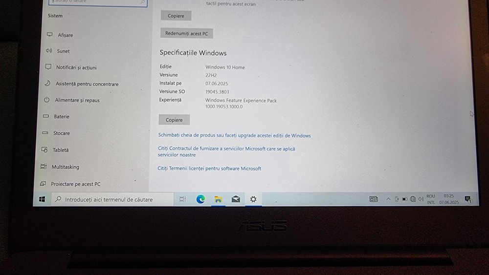 Laptop ASUS ZenBook UX305F