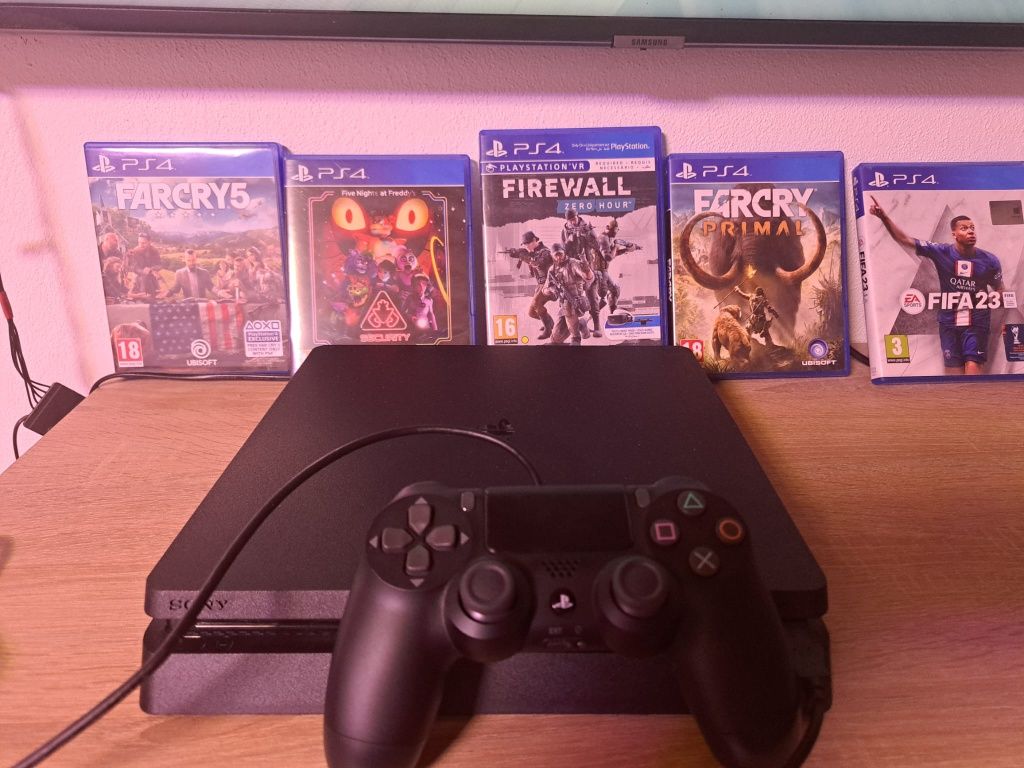 Playstation 4 slim + 2 jocuri