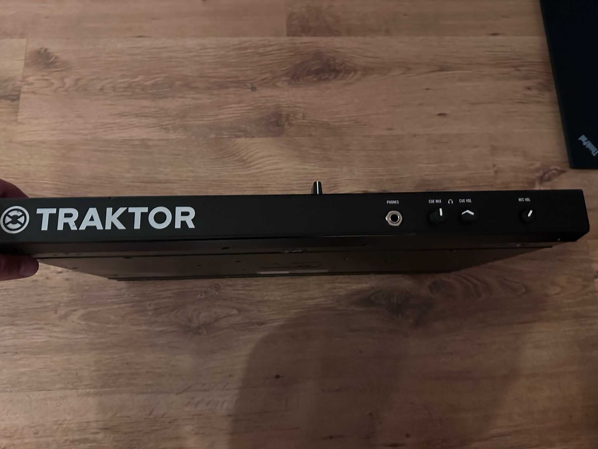 Traktor Kontrol S4 mk1