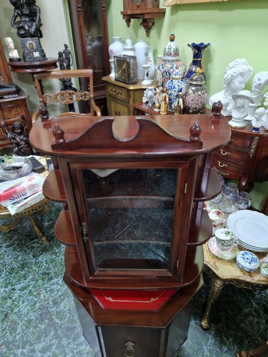 Прекрасна антикварна английска дървена витринка