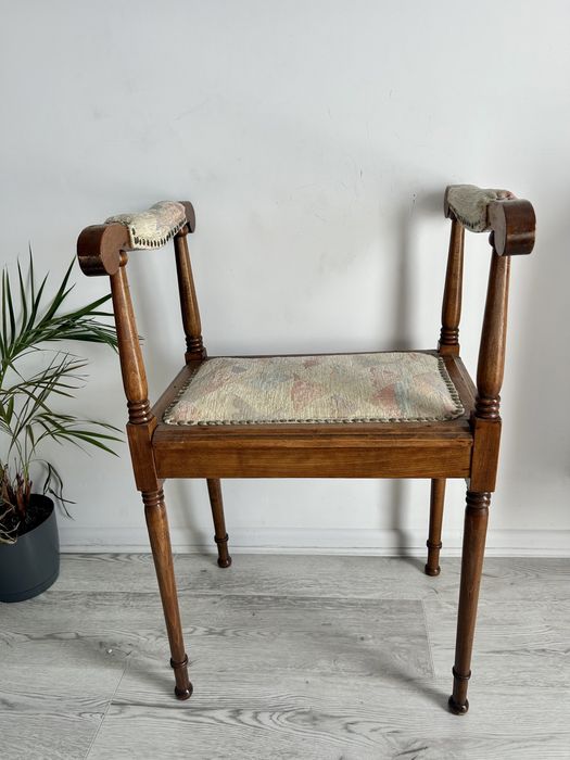 Scaun pian din lemn masiv