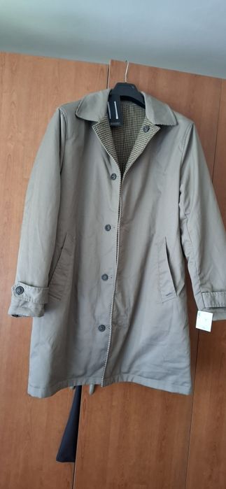 Vand trenci cu două fețe.