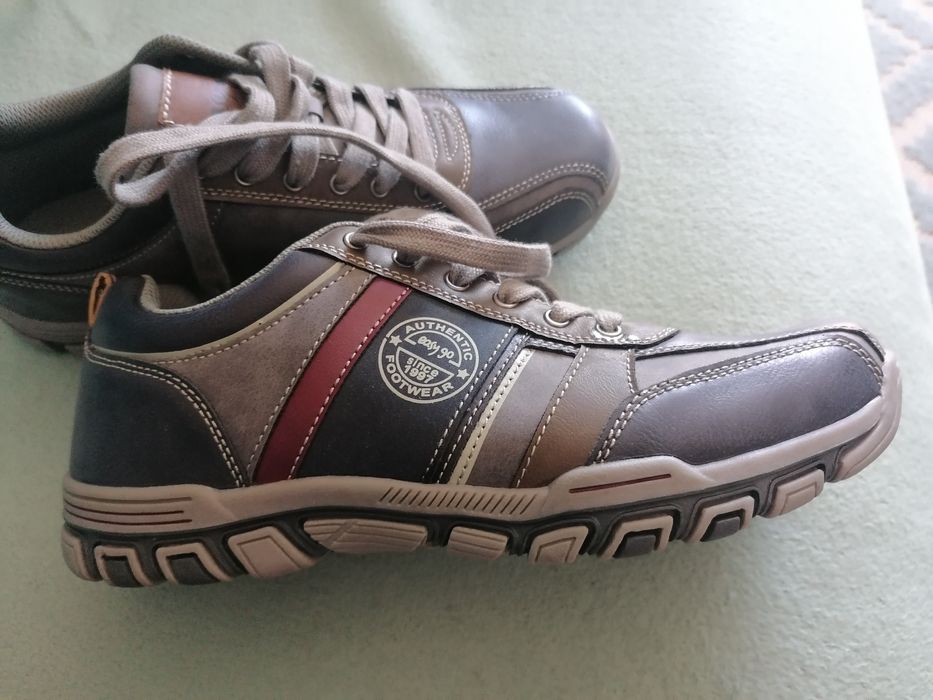Adidași de vânzare. Nr 42 sunt noiMulțumiesc