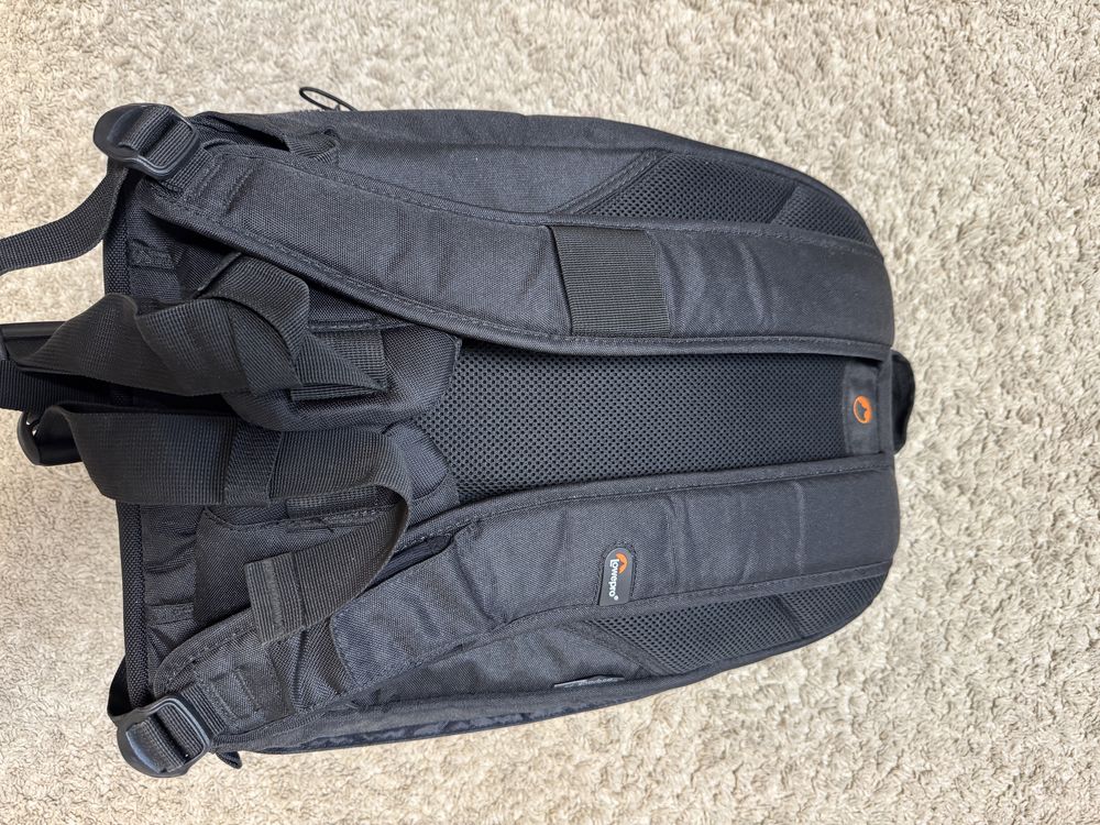 Продавам използвана фотографска раница Lowepro Fastpack