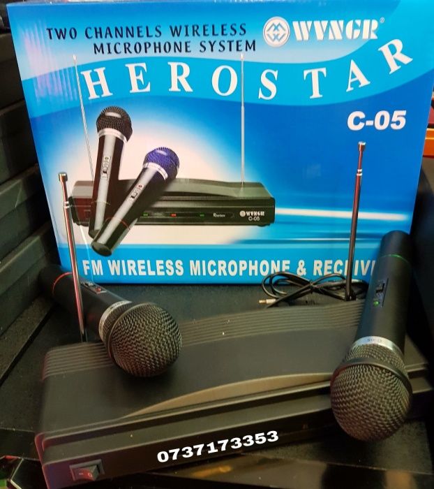 Set 2 microfoane wireless 10 m model C-05 karaoke