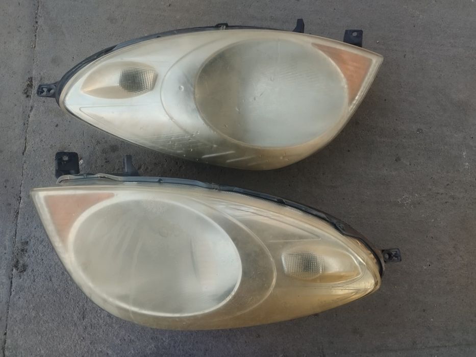 Фары Ниссан ноут 2008год.родные.целые.надо полировать