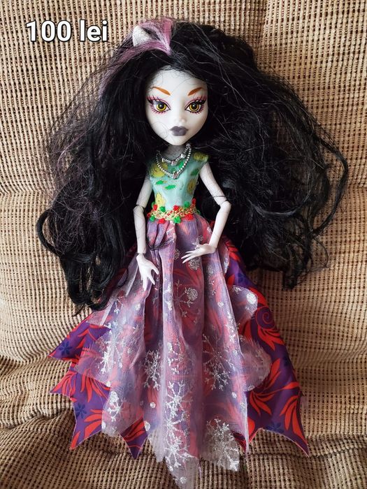 Păpuși Monster High