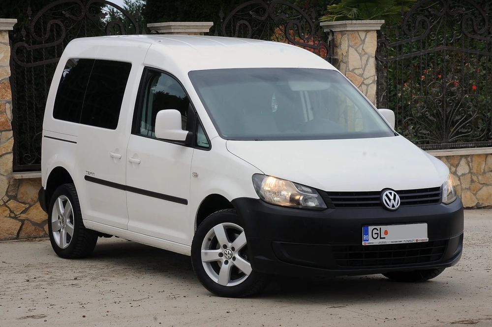 Volkswagen Caddy Life 2013 1.6TDi 102 CP 5 locuri 5 usi AC Unic Proprietar Inmatriculat