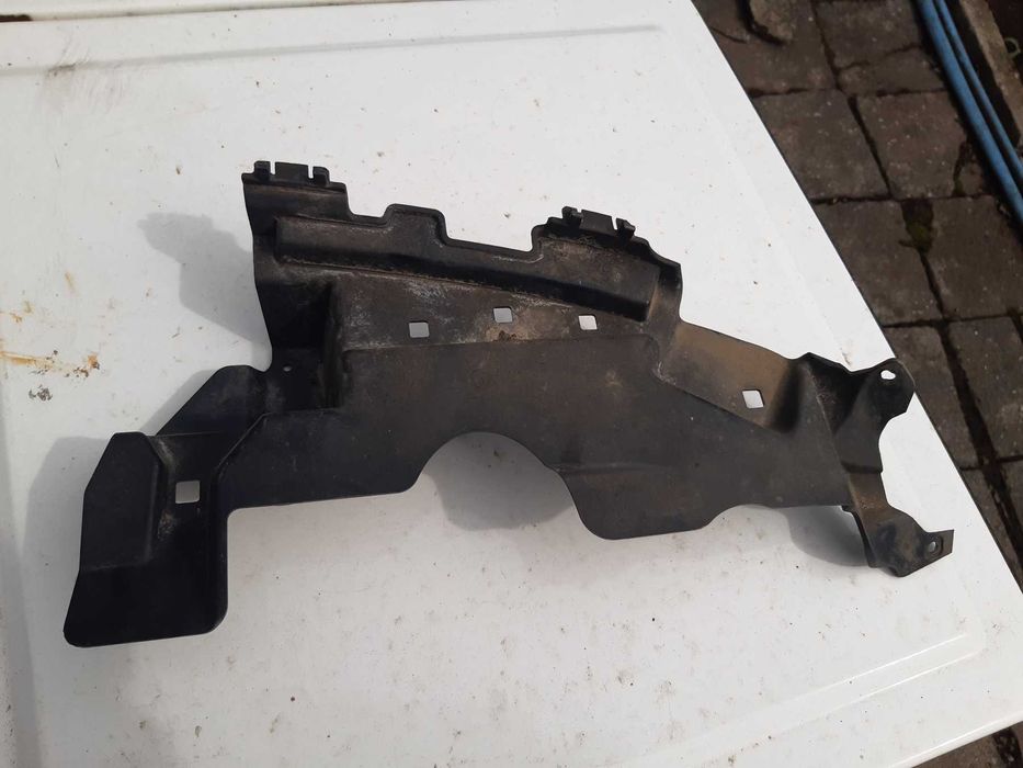 Ляв държач към дифузьор за задна броня за Мерцедес С класа W205