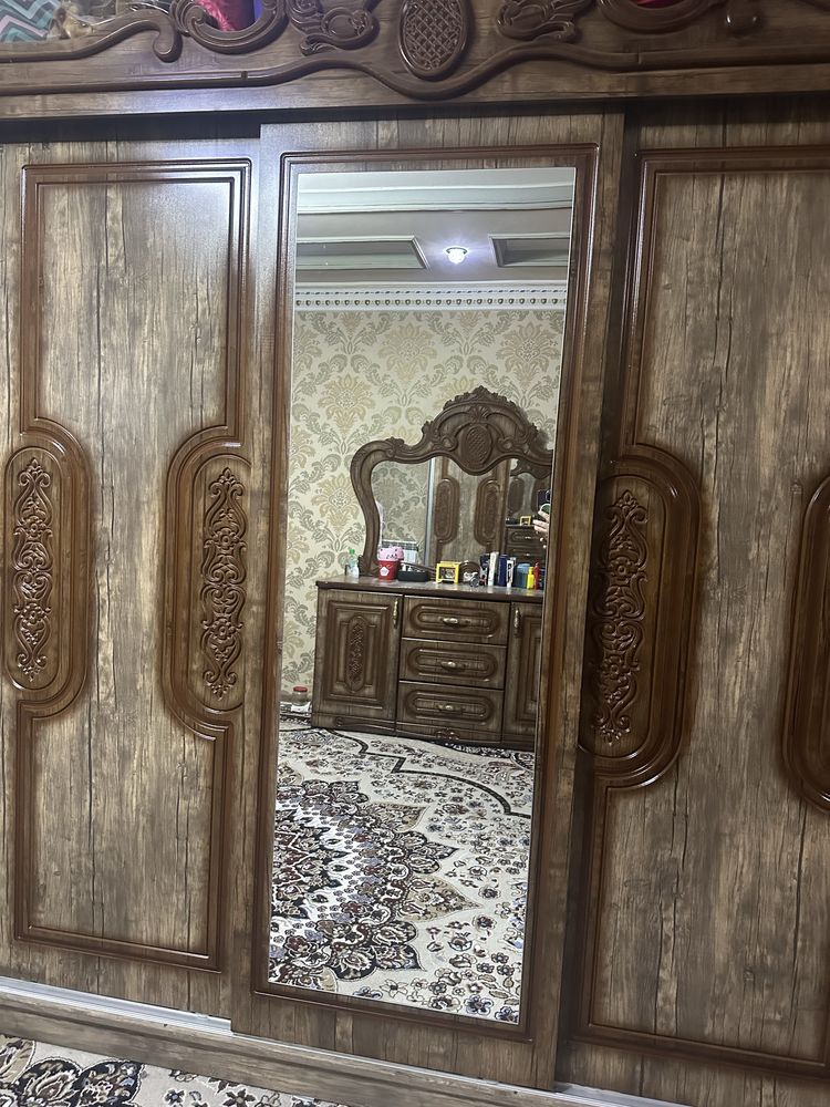 Продается почти новый спальный мебель