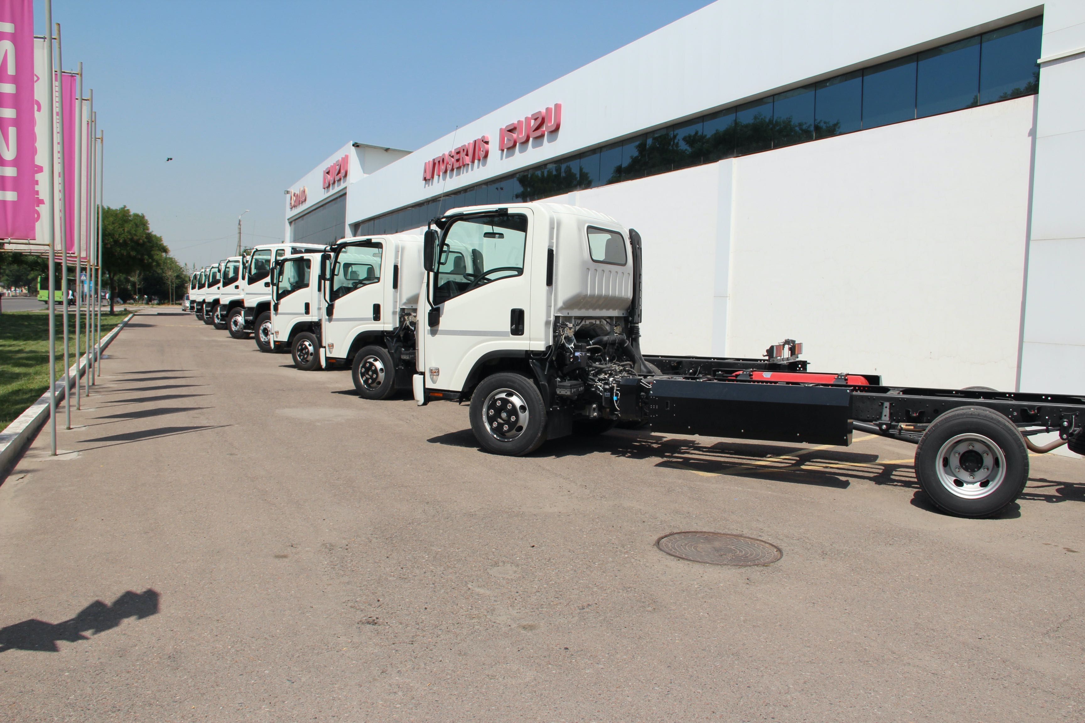 Фургон Isuzu NPR 82 COMFORT шасси