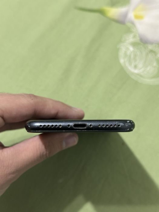 Срочно продаю айфон 7