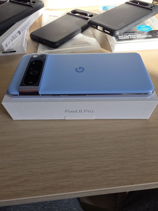 Google Pixel 8 pro 128GB Bay + 4 хубави калъфчета