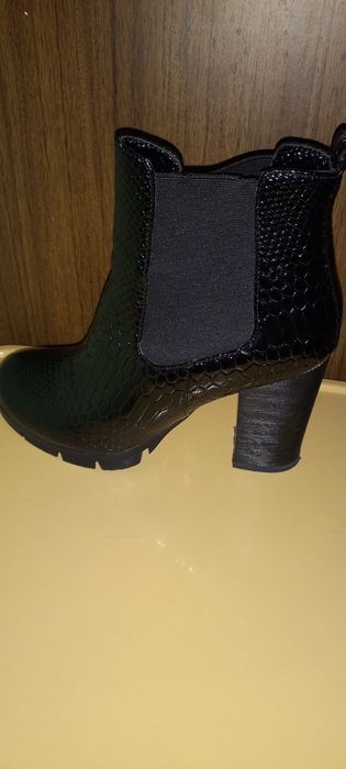 Полусапожки женские.