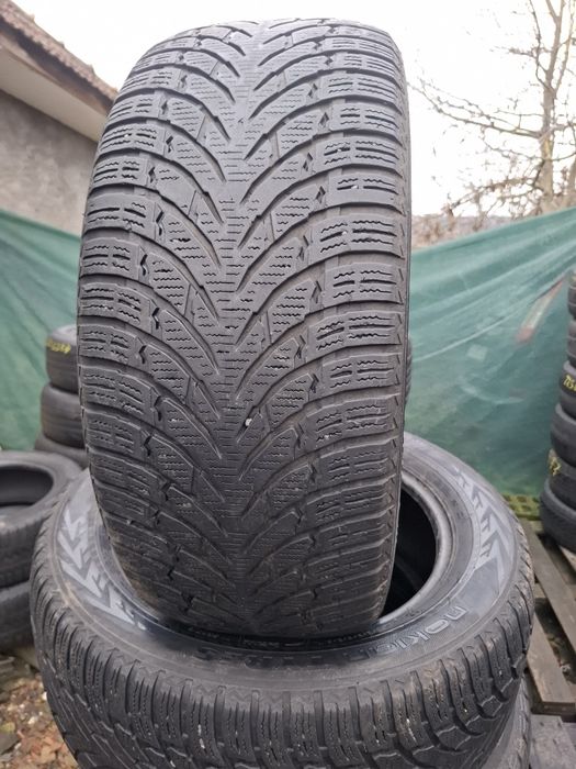 Vand 2 anvelope 235 55 17 nokian de iarna bune  dot 2020