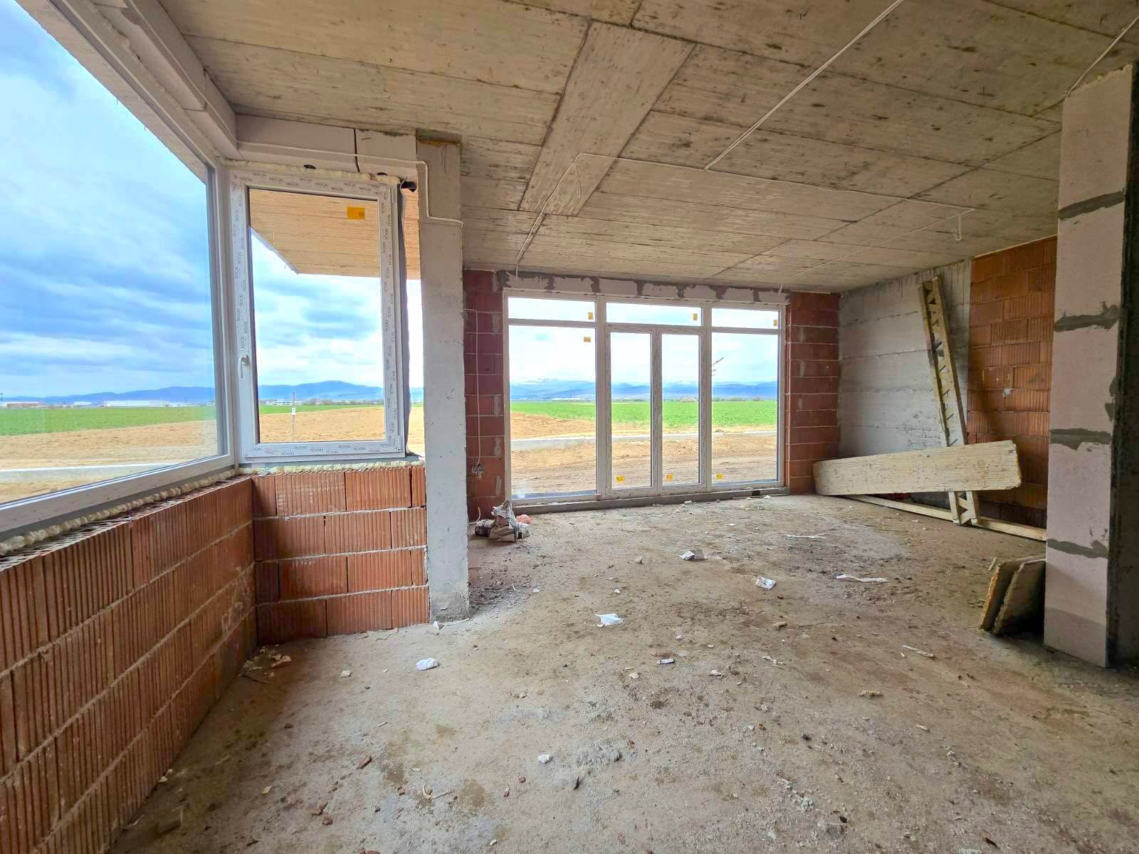 Къща със самостоятелен двор