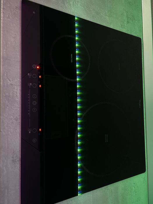Plita electrica Whirlpool 3 zone de gatit Inductie