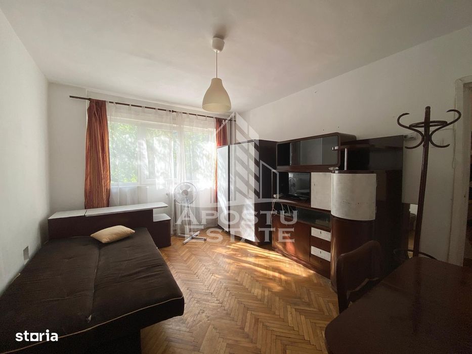 Apartament o camera, decomandat, centrala proprie, zona Blascovici.
