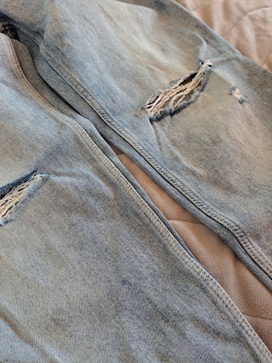 Невероятни модерни дънки от H&M