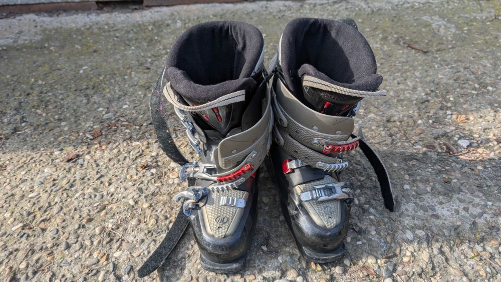 Vând 1 x ski și 2 x perechi de clapari