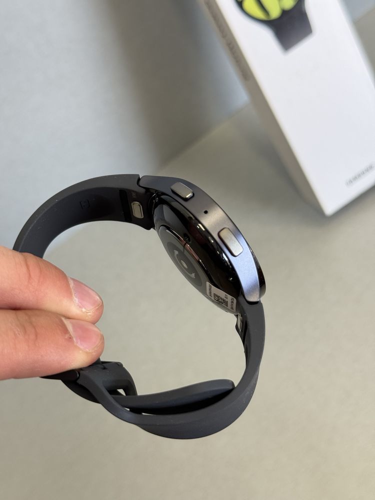 Продавам нов Samsung Watch 6 44mm