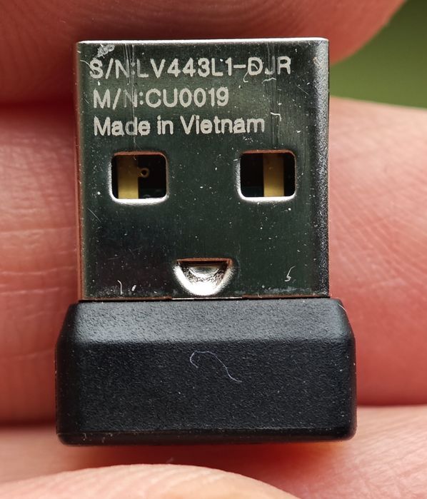 Продавам Logitech безжичен USB Nano PC приемник Cu0019