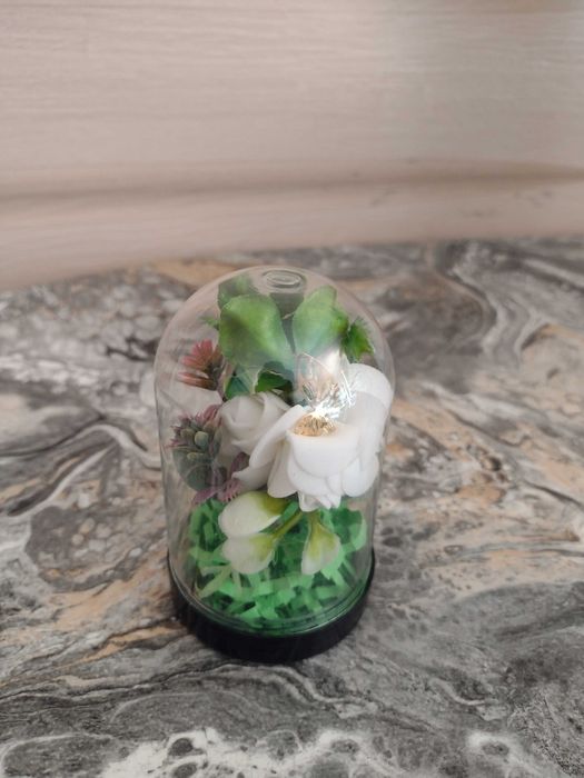 Diverse aranjamente și lumânări din ceară