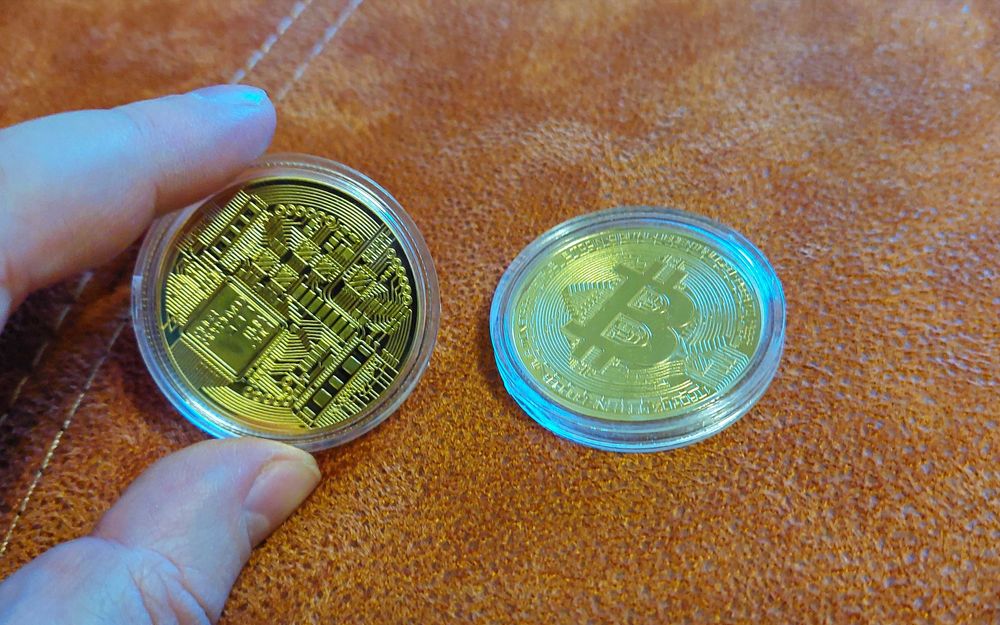 Bitcoin - moneda de metal cu simbolul bitcoin