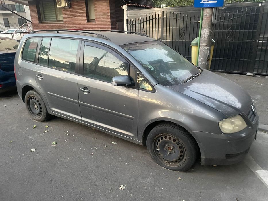 Vând Volkswagen touran