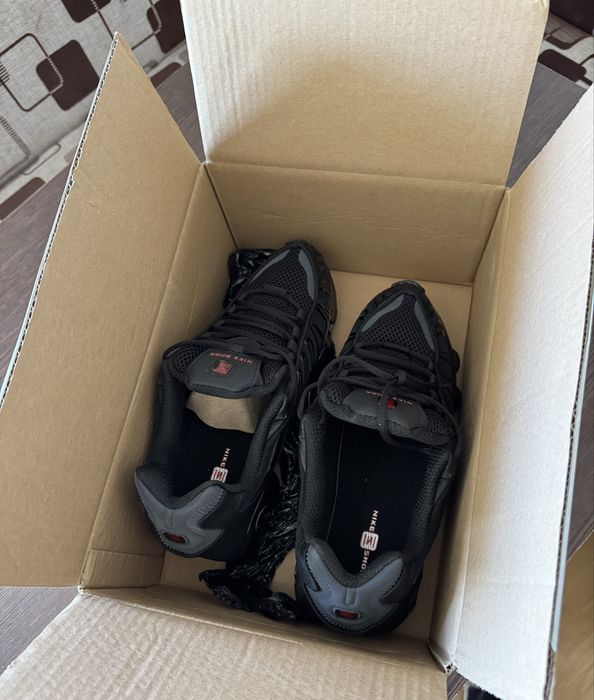 Nike SHOX 44 black reflective