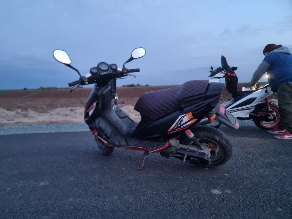 Vând sau skimb malaguti f12