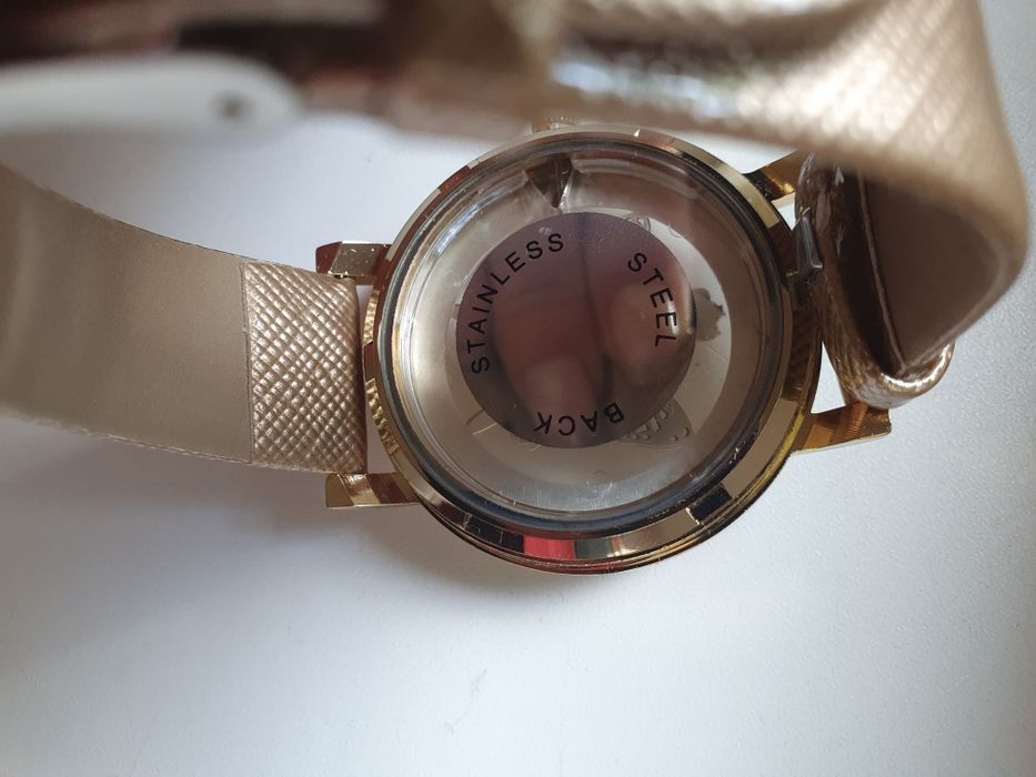 Ceas tip Skeleton si fluture, noi