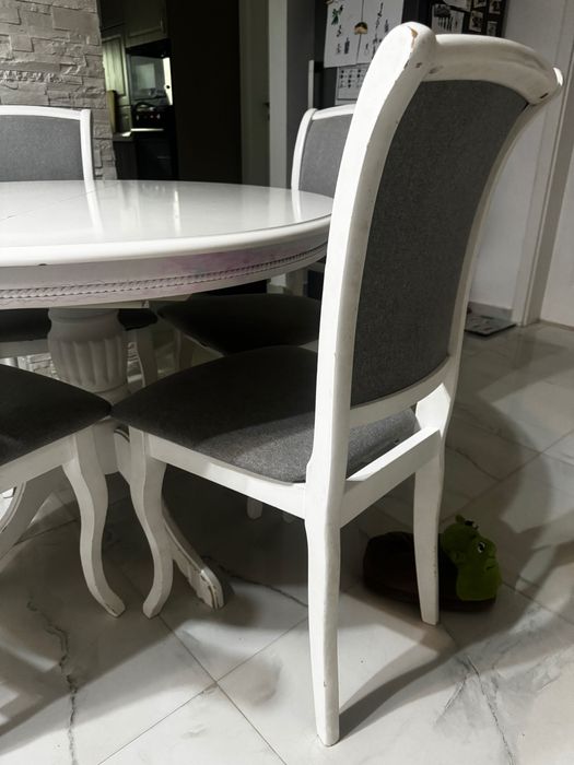 Masa de lemn extensibile + 4 scaune de vânzare