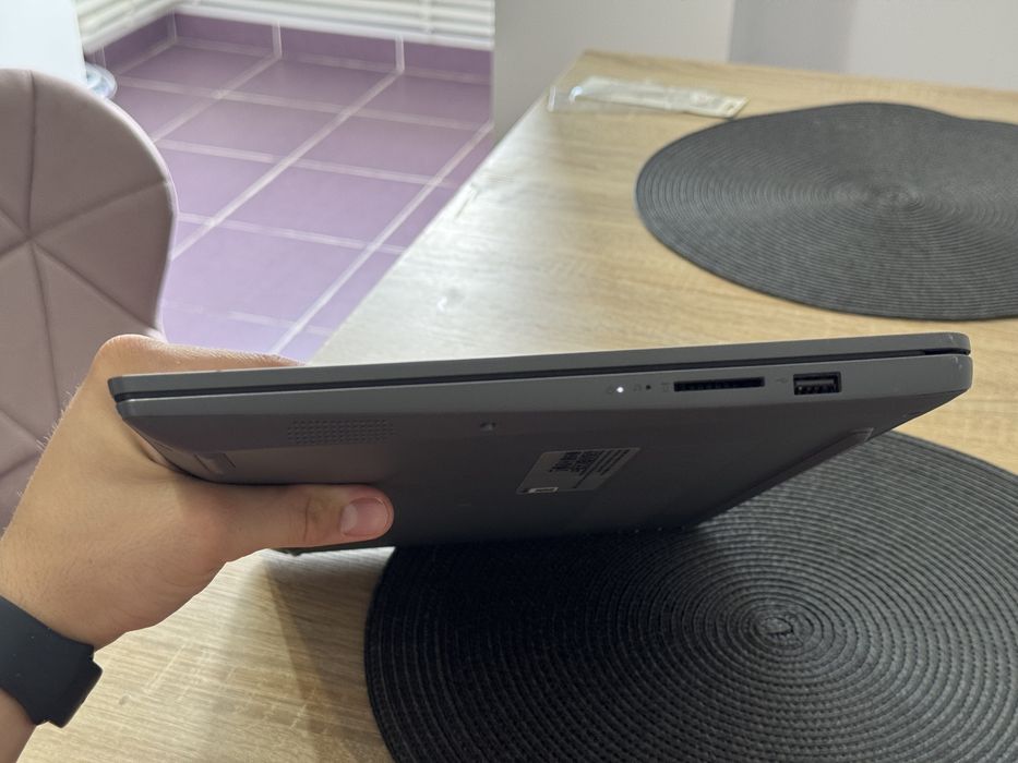 Laptop Lenovo IdeaPad 3 15ITL6 ca nou de 4gb. RAM și 256 SSD
