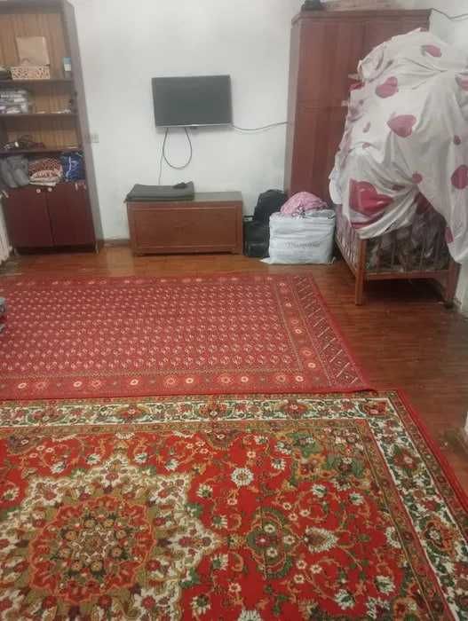 Продаётся квартира Шахристанский 1 ком галарейний дом 3 етаж 42 м2