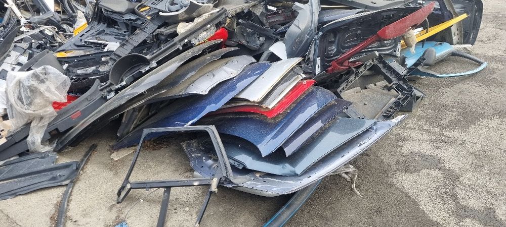 Vând piese pt dezmembrări