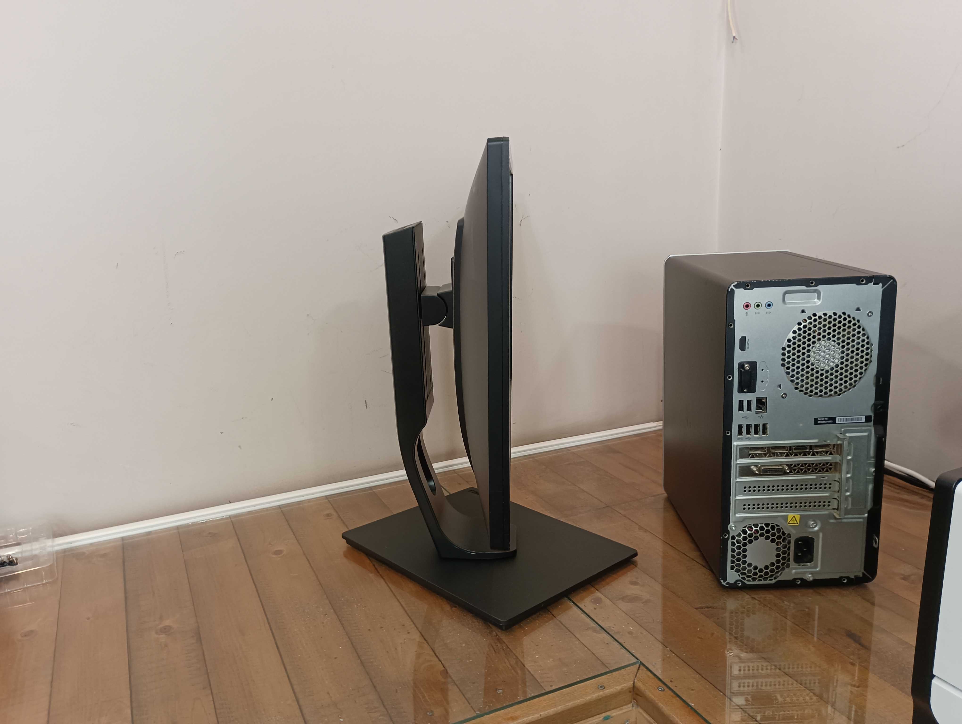 Компютър HP Pavilion TPC-W043-MT  + монитор, клавиатура и мишка