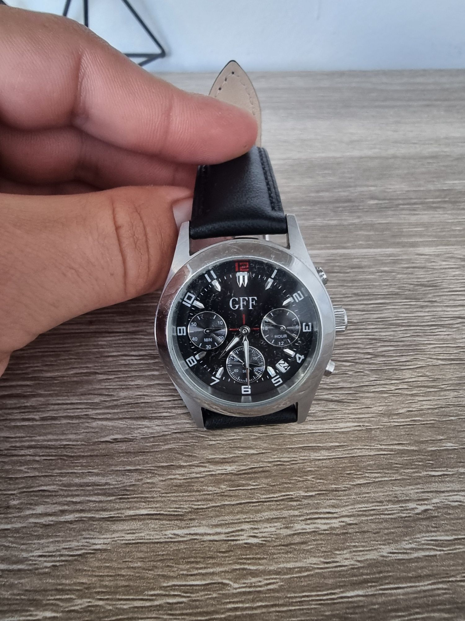 Ceas Gianfranco Ferré — stil italian, simplu și elegant