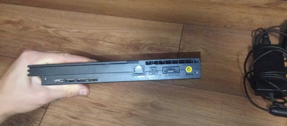 Playstation 2  stare forte buna are si fifa 9 pe el