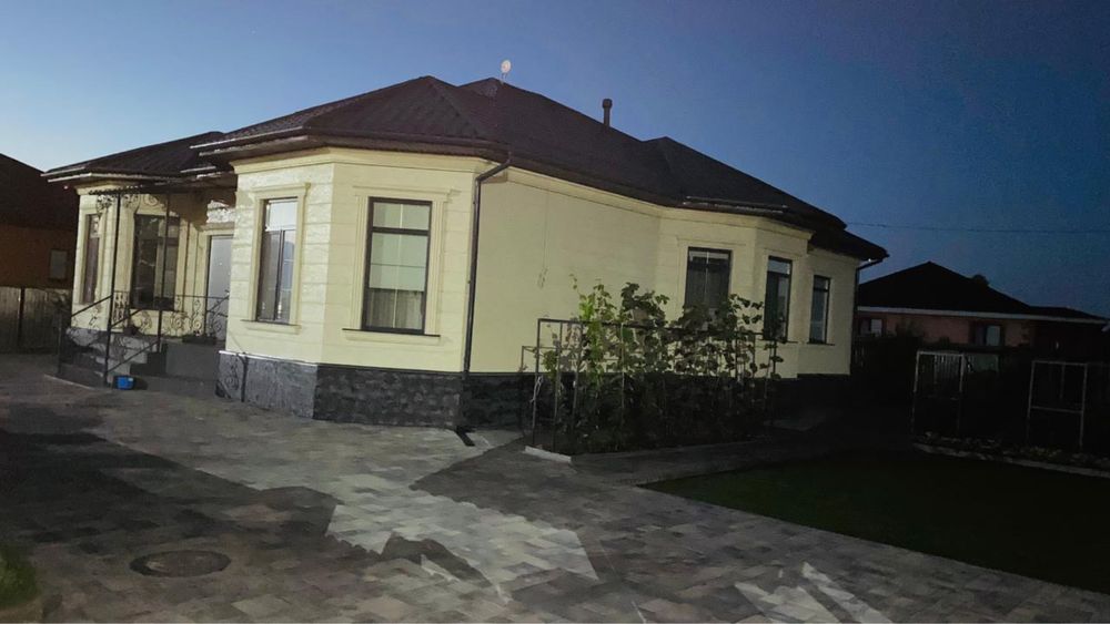 Продам дом с бассеином
