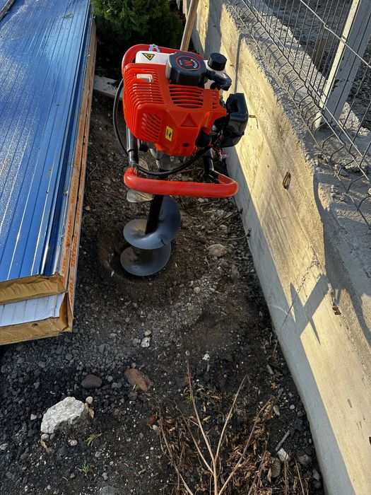 Inchiriez motoburghiu/freza gauri pamant;Generator Honda;Aparat sudura