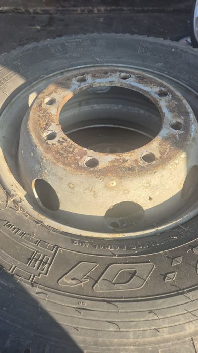 Roți camion cauciucuri noi