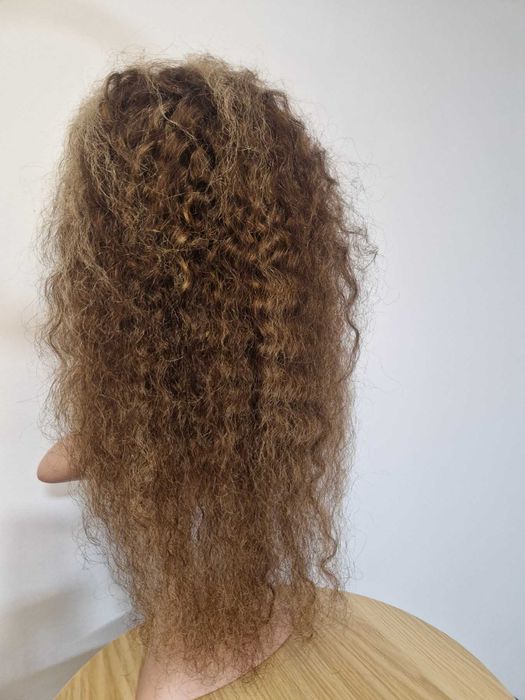 Естествена афро къдрава кафява перука с руси кичури с дантела 13х4