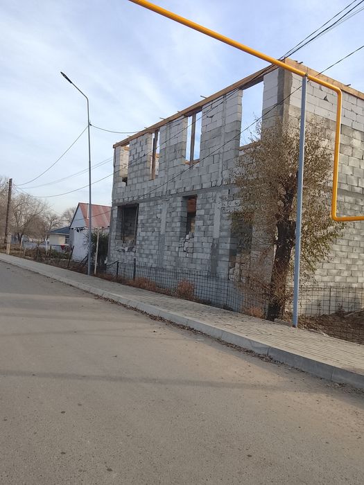 Дом двухэтажный ,+утеплённый 40тонный контейнер .