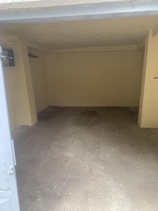 Garaj langa Palatul de Justitie-pretabil birou